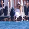 Mariah Carey se baigne avec son compagnon James Packer et ses enfants Moroccan et Monroe à Saint-Barthélemy le 10 janvier 2016.