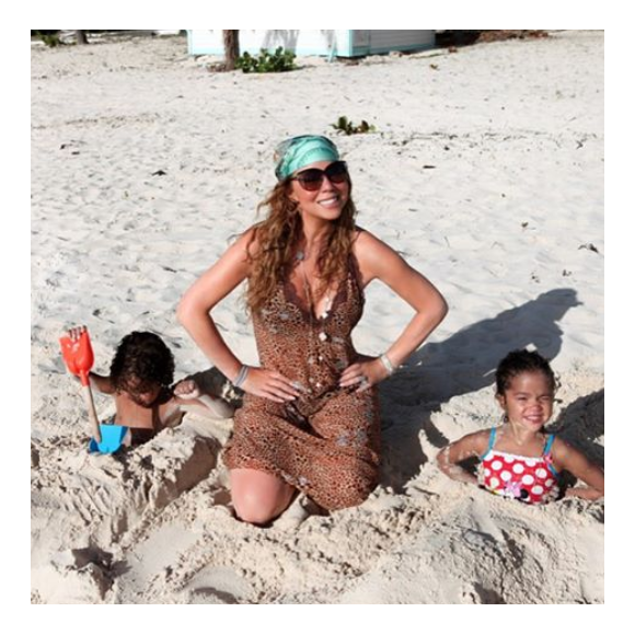Mariah Carey savoure ses vacances sur une plage de St-Barth avec les jumeaux Monroe et Moroccan. Photo postée sur le compte Instagram de la chanteuse au mois de janvier 2016.