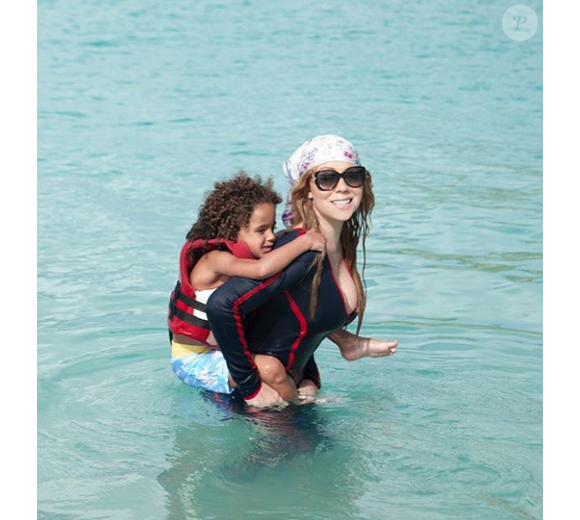 Mariah Carey savoure ses vacances à St-Barth avec sa fille Monroe. Photo postée sur le compte Instagram de la chanteuse au mois de janvier 2016.