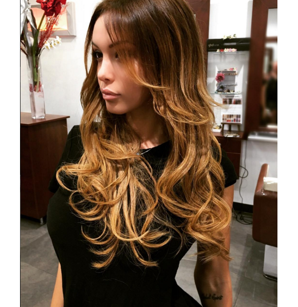 Nabilla : nouvelle couleur de cheveux pour bien démarrer 2016