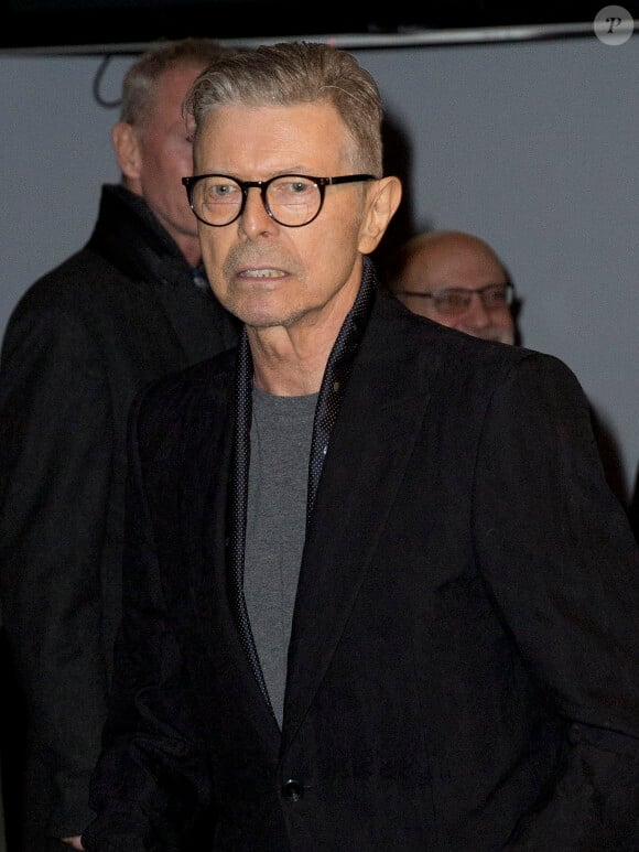 David Bowie arrive au théâtre Workshop à New York le 7 décembre 2015.