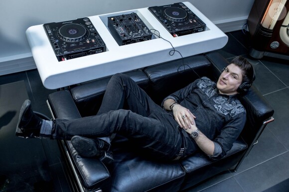 Exclusif - Prix Special - Quentin Mosimann, 4eme Dj Francais lors d'une DJbooth chez Dj center a Paris le 12 novembre 2013.