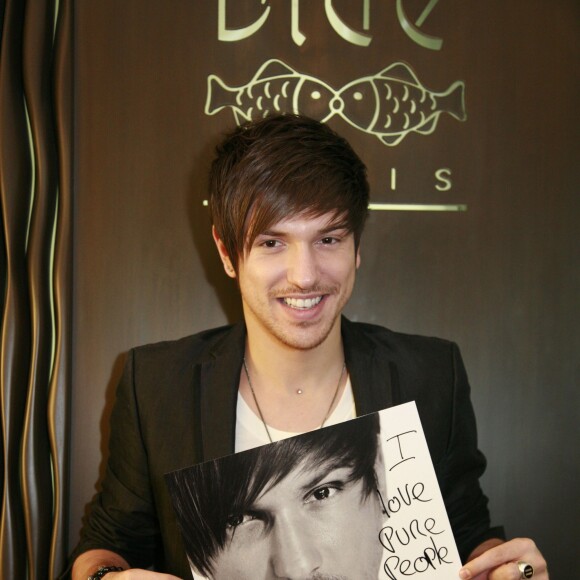 Quentin Mosimann lors du lancement de sa gamme de bijoux et tee-shirts Change Your Minde à Paris, le 2 décembre 2011