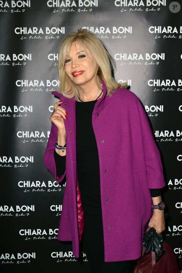 Amanda Lear lors de l'inauguration de la boutique Chiara Boni à Milan, le 24 septembre 2015
