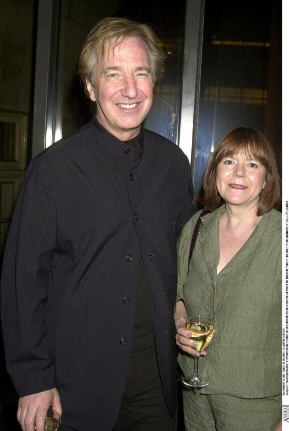 Alan Rickman et sa compagne Rima à Londres en 2001 pour la première de la pièce Mouth to Mouth.