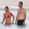 Exclusif - Pippa Middleton et son (petit) ami James Matthews en vacances à Saint-Barthélemy sur la plage de l'Eden Rock le 22 août 2015