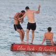 Exclusif - Pippa Middleton avec son frère James et son (petit) ami James Matthews, et sa mère Carole Middleton, en vacances à Saint-Barthélemy sur la plage de l'Eden Rock le 22 août 2015