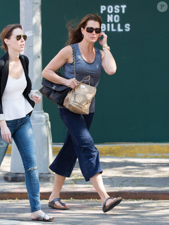 Brooke Shields fait du shopping à New York Los Angeles, le 08 mai 2015