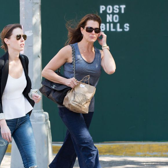 Brooke Shields fait du shopping à New York Los Angeles, le 08 mai 2015