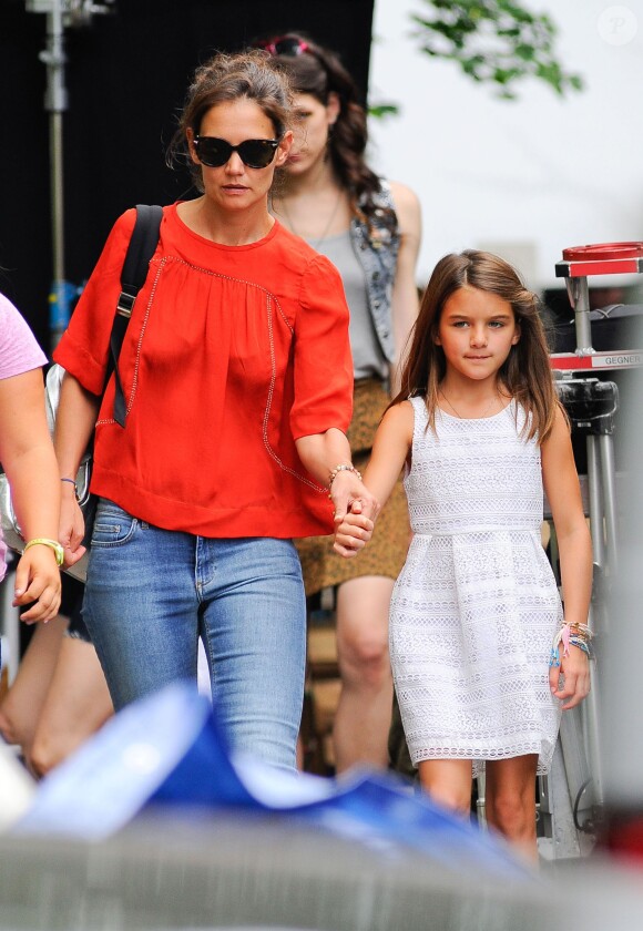 Katie Holmes emmène sa fille Suri Cruise sur le tournage de son nouveau film "All We Had" à New York, le 24 août 2015