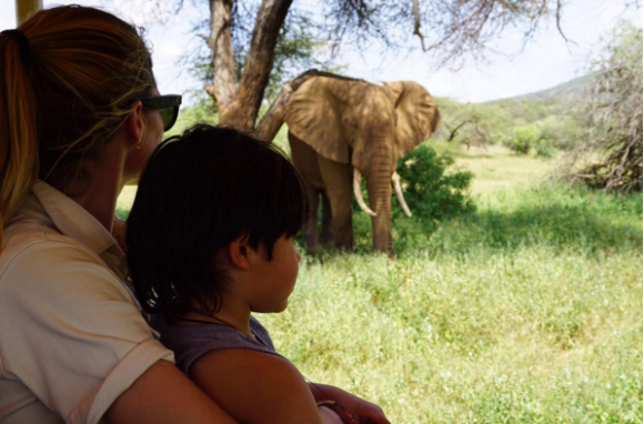 Doutzen Kroes, Sunnery James et leur fils Phyllon ont passé des vacances inoubliables en Afrique (Népal et Kenya).