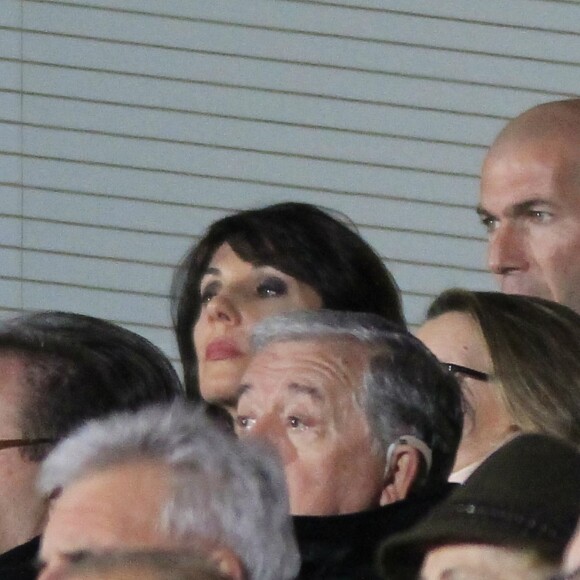 Zinédine Zidane est venu avec son épouse Véronique et leur fils Luca voir l'aîné de la famille, Enzo, lors d'un match du Castilla, l'équipe réserve du Real Madrid face au Rayo Majadahonda à Madrid le 16 janvier 2016