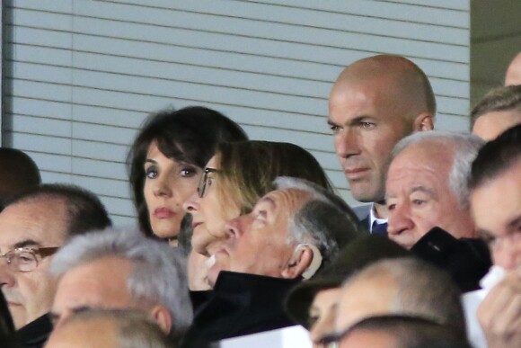 Zinédine Zidane est venu avec son épouse Véronique et leur fils Luca voir l'aîné de la famille, Enzo, lors d'un match du Castilla, l'équipe réserve du Real Madrid face au Rayo Majadahonda à Madrid le 16 janvier 2016