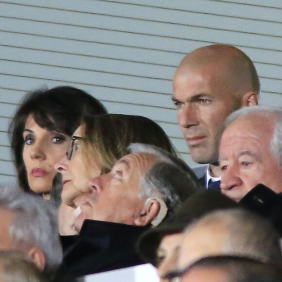 Zinédine Zidane est venu avec son épouse Véronique et leur fils Luca voir l'aîné de la famille, Enzo, lors d'un match du Castilla, l'équipe réserve du Real Madrid face au Rayo Majadahonda à Madrid le 16 janvier 2016