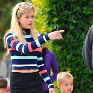 Exclusif - Les enfants de Reese Witherspoon Ava Elizabeth Phillippe et son petit frère Tennessee à Los Angeles le 16 janvier 2016.