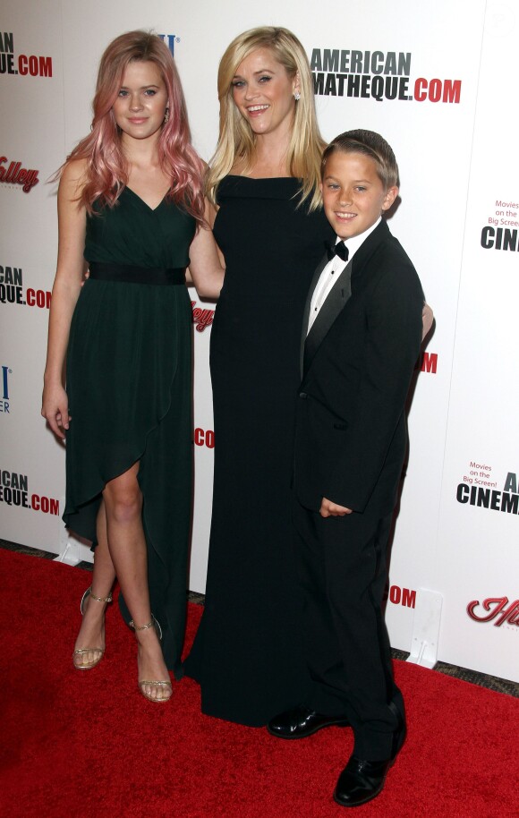 Reese Witherspoon avec ses enfants Ava Phillippe et Deacon Phillippe à la soirée American Cinematheque Award en l'honneur de Reese Witherspoon à l’hôtel The Hyatt Regency à Century City, le 30 novembre 2015