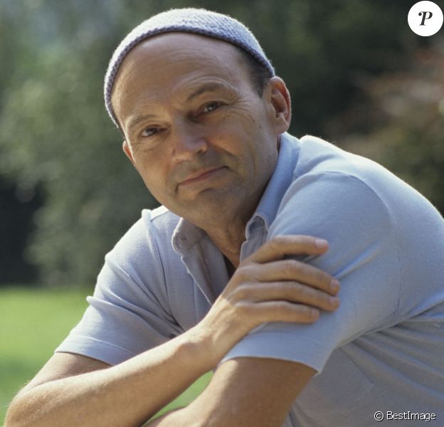 Michel Tournier le 29 août 1983 chez lui à Choisel, en Vallée de Chevreuse. L'écrivain, auteur des romans Vendredi ou les limbes du Pacifique et Le Roi des Aulnes, est mort à 91 ans le 18 janvier 2016 à Choisel (Yvelines).
