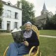  Michel Tournier le 6 juillet 1995 dans le jardin de sa propriété, un ancien presbytère, à Choisel, en Vallée de Chevreuse. L'écrivain, auteur des romans Vendredi ou les limbes du Pacifique et Le Roi des Aulnes, est mort à 91 ans le 18 janvier 2016 à Choisel (Yvelines). 