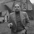 Michel Tournier le 13 décembre 1979 chez lui à Choisel, en Vallée de Chevreuse. L'écrivain, auteur des romans Vendredi ou les limbes du Pacifique et Le Roi des Aulnes, est mort à 91 ans le 18 janvier 2016 à Choisel (Yvelines).