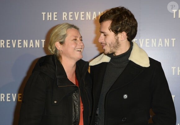 Luana Belmondo et son fils Victor - Avant-première du film "The Revenant" au Grand Rex à Paris, le 18 janvier 2016.
