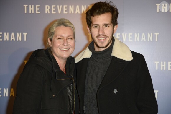 Luana Belmondo et son fils Victor - Avant-première du film "The Revenant" au Grand Rex à Paris, le 18 janvier 2016.