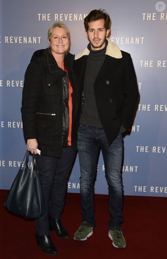 Luana Belmondo et son fils Victor - Avant-première du film "The Revenant" au Grand Rex à Paris, le 18 janvier 2016.