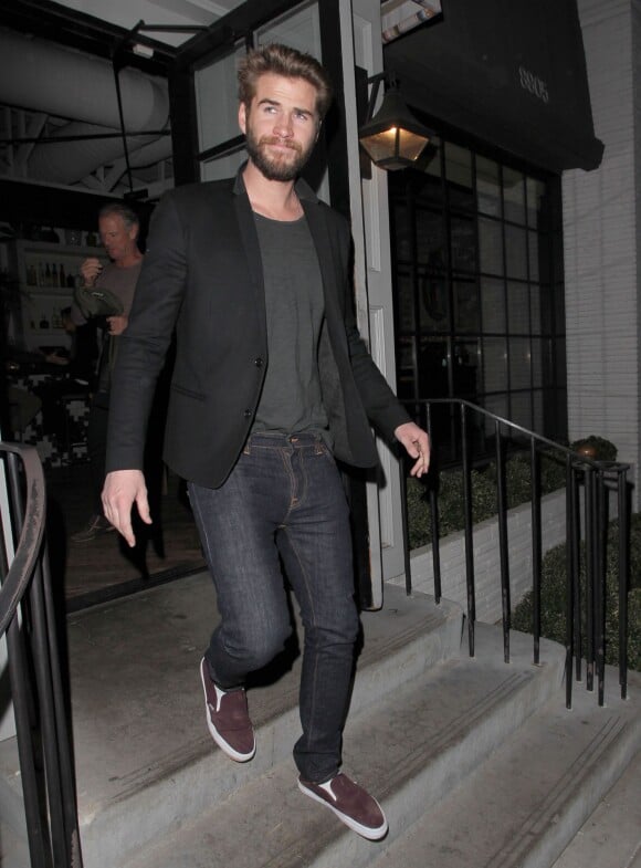 Liam Hemsworth - People au restaurant Gracias Madre à West Hollywood le 2 décembre 2015.