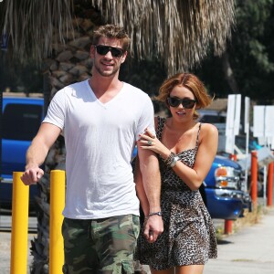 Miley Cyrus et Liam Hemsworth dans les rues de Toluca Lake, le 1er juillet 2010