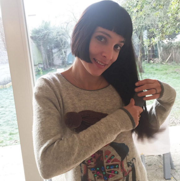 Erika Moulet assume entièrement sa coupe de cheveux comme en témoigne ce cliché posté sur sno compte Instagram. Le 21 janvier 2015.