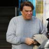 Bernard Tapie à la sortie de chez son coiffeur dans le 8 ème arrondissement de Paris le 7 décembre 2015