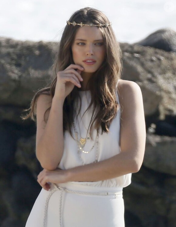 Emily DiDonato surprise en plein shooting pour la chaîne de magasins mexicaine Liverpool México sur la plage d'Honolulu, à Hawaii. Le 13 janvier 2016.