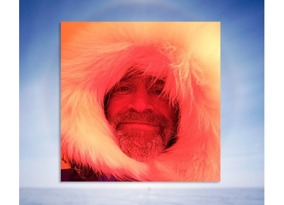 Henry Worsley est mort à 55 ans le 24 janvier 2016 dans un hôpital du Chili, deux jours après avoir abandonné son expédition Schackleton Solo, une traversée de l'Antarctique en solitaire et sans assistance.