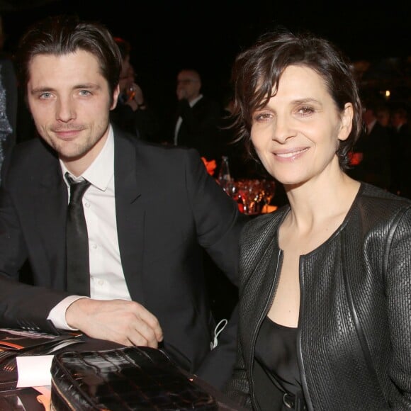 Raphaël Personnaz et Juliette Binoche - Soirée du prix "Concept Cars" lors de la 31ème édition du Festival Automobile International, place Vauban aux Invalides à Paris le 26 janvier 2016. © Denis Guignebourg/Bestimage