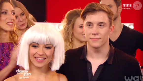 Denitsa Ikonomova et Loic Nottet lors de la finale de Danse avec les stars 6, sur TF1, le mercredi 23 décembre 2015