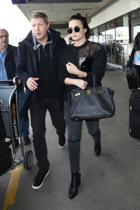 Demi Lovato arrive à Los Angeles le 22 janvier 2016