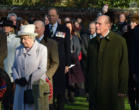 La reine Elizabeth II et le duc d'Edimbourg lors des commémorations du centenaire du retrait final de la péninsule de Gallipoli au Mémorial de Sandrigham le 10 janvier 2016.