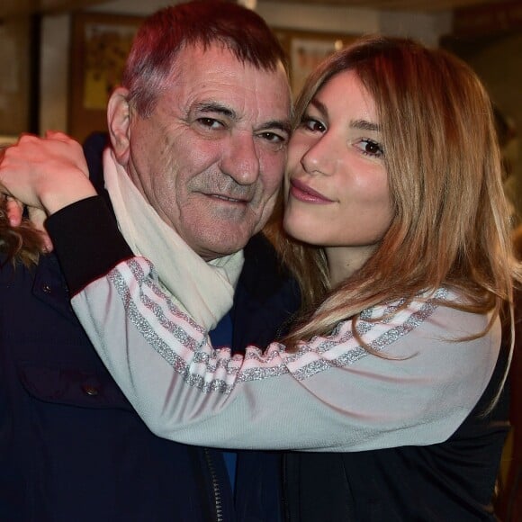Exclusif - Jean-Marie Bigard et sa femme Lola Marois amoureux lors de l'avant-première du film "Le Cabanon rose" au cinéma Le Desperado à Paris, le 1er février 2016. © Giancarlo Gorassini/Bestimage