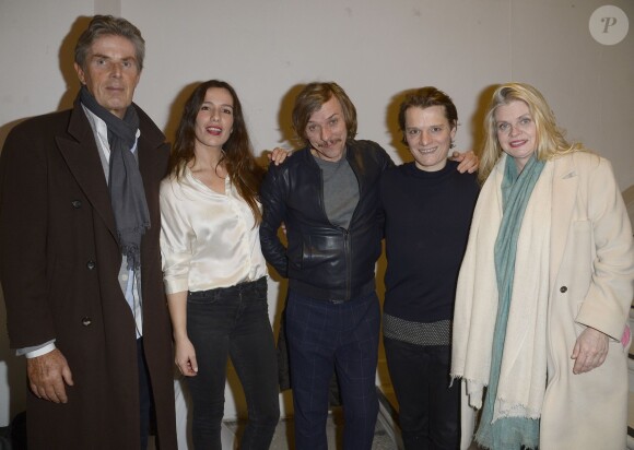 Dominique Desseigne, Zoé Félix, Pascal Demolon, Bénabar et Isabelle Nanty - Remise du prix Théâtre de La Fondation Barrière 2015 au théâtre Tristan Bernard à Paris, pour la pièce "Je vous écoute" à Paris le 1er février 2016. © Coadic Guirec