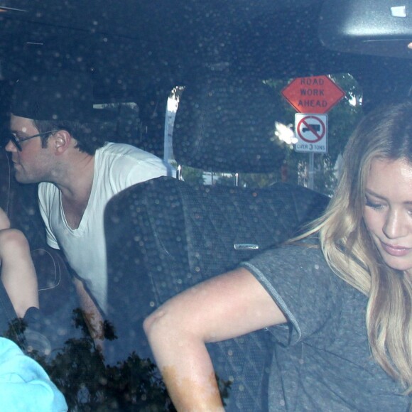 Hilary Duff et son mari Mike Comrie emmènent leur fils Luca diner au restaurant Craig à West Hollywood, le 10 juin 2015