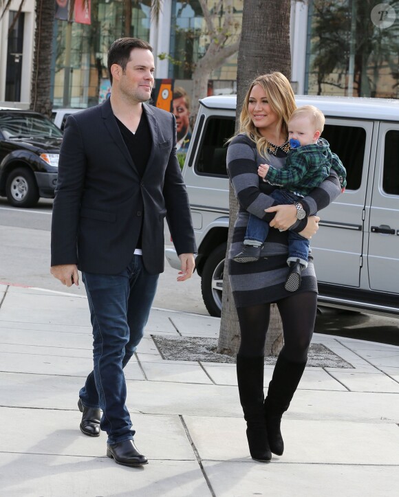 Hilary Duff et son mari Mike Comrie emmènent leur fils Luca au "Los Angeles County Museum of Art" a Los Angeles. Le 13 décembre 2012
