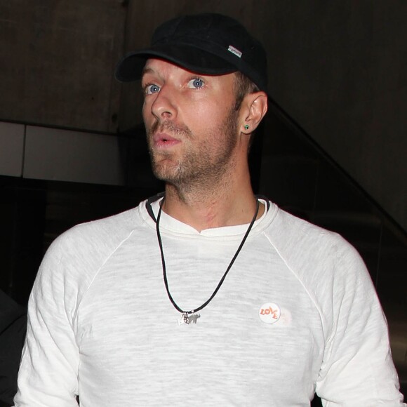 Chris Martin arrive à l'aéroport de Los Angeles le 22 December 2015.