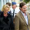 Delphine Boël et son mari Jim O' Hare quittant le tribunal à Bruxelles, le 2 octobre 2014, lors des premières audiences concernant sa demande en contestation de paternité visant Jacques Boël et sa demande de reconnaissance en paternité visant le roi Albert II de Belgique.