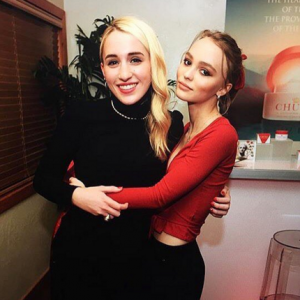 Harley Quinn Smith et Lily-Rose Depp (photo postée le 24 janvier 2016).
