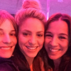 Shakira fête ses 39 ans au bowling avec des copines le 2 février 2016.