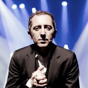 Exclusif - Gad Elmaleh sur scène, lors d'une représentation de son spectacle au Palais des Sports de Paris, pour fêter ses 20 ans de scène, le 12 décembre 2014.