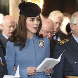 Kate Middleton, la duchesse de Cambridge, assiste à une messe pour célébrer les 75 ans des cadets de l'armée de l'air (RAF Cadets) à Londres, le 7 février 2016.