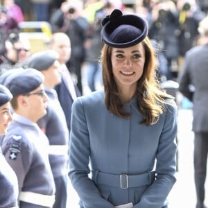 Kate Middleton, la duchesse de Cambridge, assiste à une messe pour célébrer les 75 ans des cadets de l'armée de l'air (RAF Cadets) à Londres, le 7 février 2016.