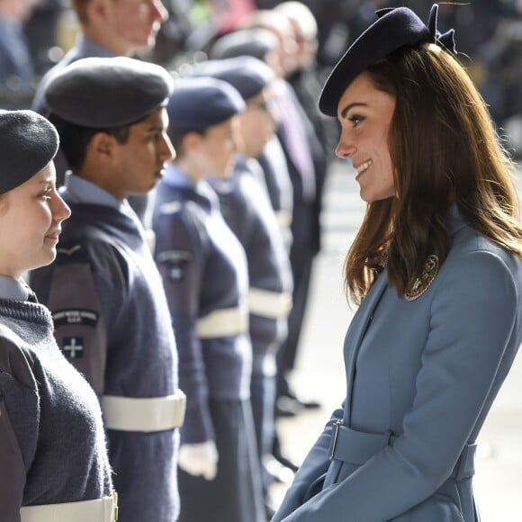 Kate Middleton, la duchesse de Cambridge, assiste à une messe pour célébrer les 75 ans des cadets de l'armée de l'air (RAF Cadets) à Londres, le 7 février 2016.