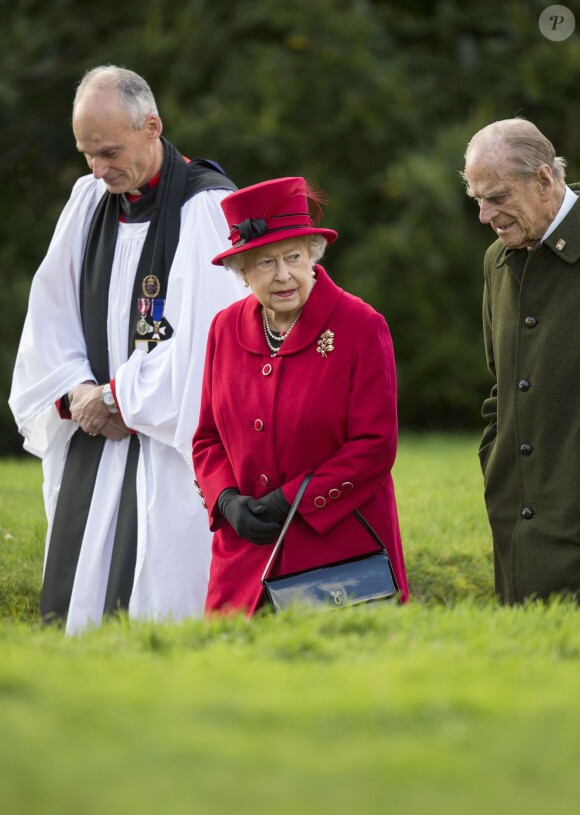 La reine Elizabeth II d'Angleterre et le prince Philip, duc d'Edimbourg se rendent à la messe en l'église Parish donnée pour célébrer le 64ème anniversaire d' accession au trône de la reine (le 6 février 1952) à West Newton, près de Sandringham House, une résidence de la famille royale britannique dans le Norfolk, le 7 février 2016.