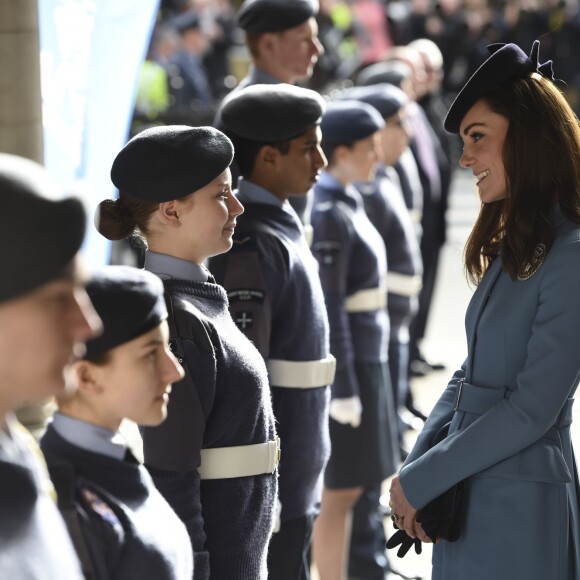 Kate Middleton, la duchesse de Cambridge, assiste à une messe pour célébrer les 75 ans des cadets de l'armée de l'air (RAF Cadets) à Londres, le 7 février 2016.